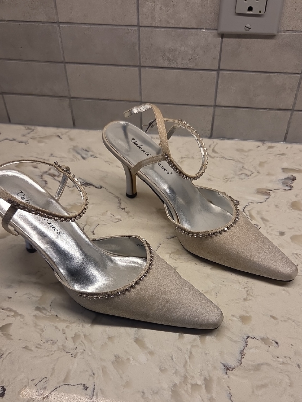 Sz 7 Valenti Franco Rhinestone Champagne Pointed Kitten Slingback Heels
